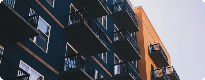 Edificio residencial con balcones